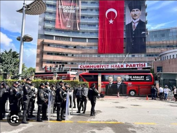 CHPde büyük kriz!!! Partiyi sizce şu anda kim yönetiyor?