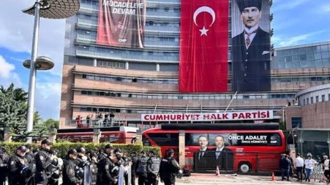 CHP'de büyük kriz!!! Partiyi sizce şu anda kim yönetiyor?