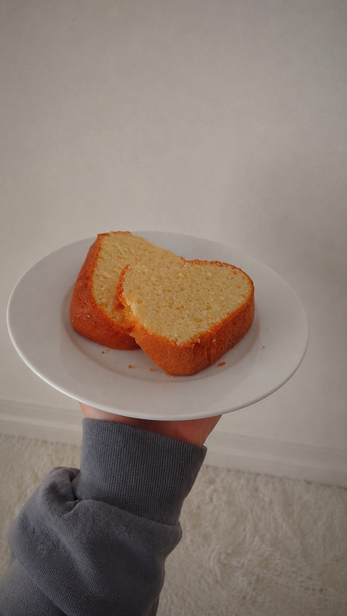 Siz en çok hangi keki seviyorsunuz, ev yapımı anne keki mi yoksa hazır kek mi?