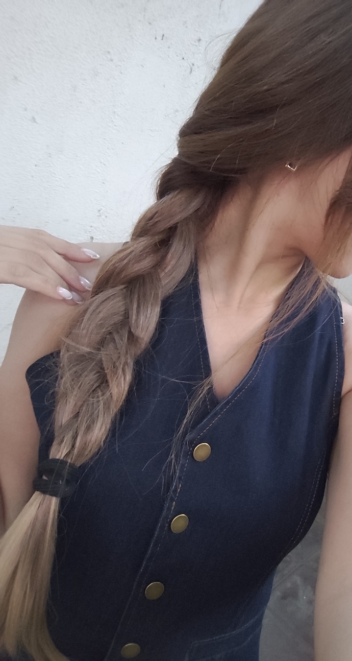 Nasılım? hep çorap olmaz böğün de saçlarımı soraaam dedim örgüm nasıl olmuş kismetim açılır mı? 🤭🤭?