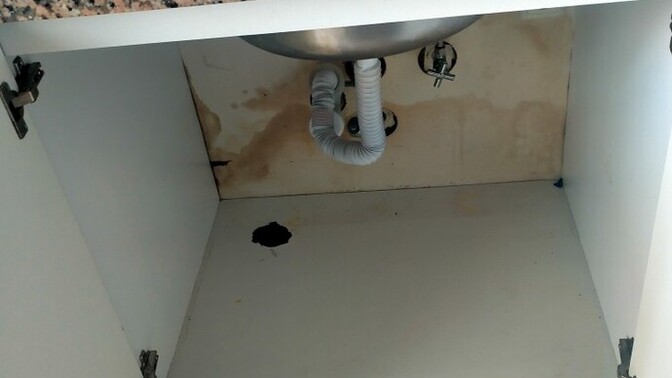 Yeni eve taşınacağım ama mutfak tezgahı altı su almış, nasıl düzeltilir?