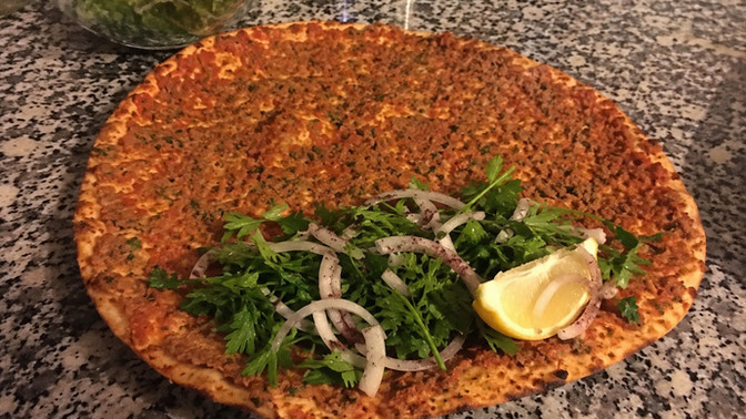 Ev lahmacun sever misiniz? Çok güzel yaparım 🤓?