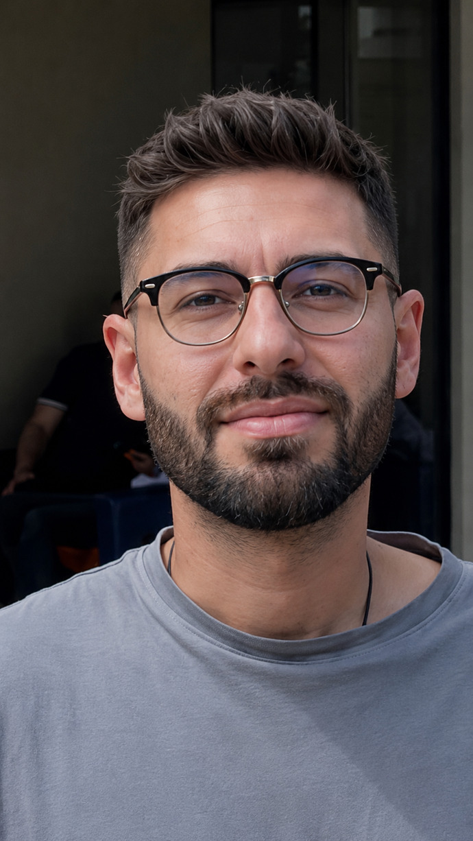 Sizce saç sakal gözlük uyumu olmuş mu?