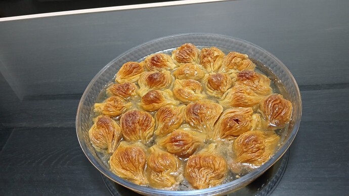 Ilk kez Antep usulü ev yapimi baklava actim, sizce nasil olmus?