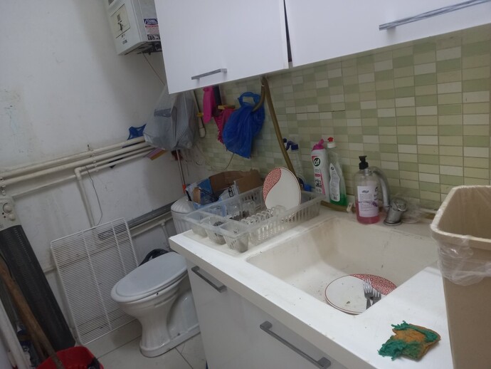Çalıştığım yerin mutfağı tuvaleti ortak bu normal mi?