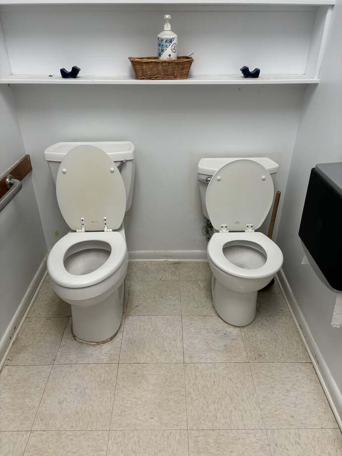 Çalıştığım yerin mutfağı tuvaleti ortak bu normal mi?