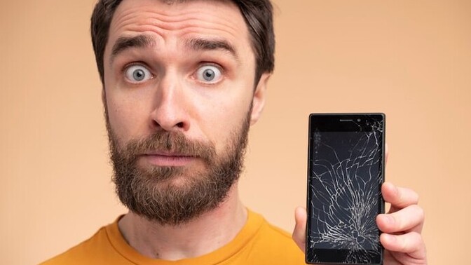 Telefon ekranın kırılsa hemen tamir ettirir misin?