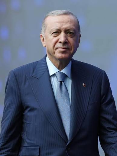 Cumhurbaşkanı Erdoğanı bu kadar çok sevmek normal mi sizce?