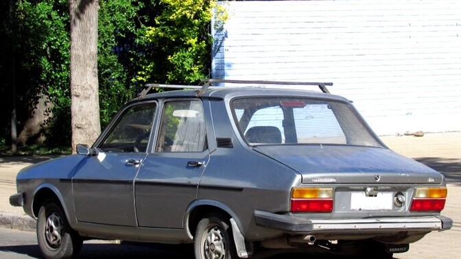 Renault 12 Efsanesine hangi kasa tipi daha çok yakışıyor Sedan mi Station Wagon mu?