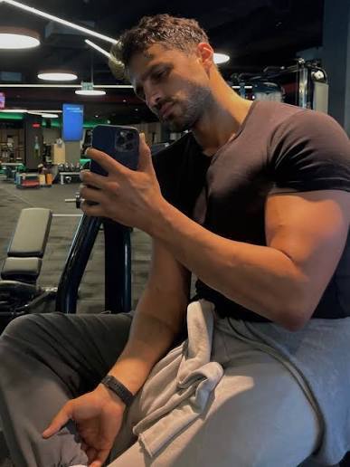 Ekin Mert Daymaz’ı çekici buluyor musunuz, sizce Michele Morrone’ye benziyor mu?