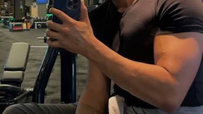 Ekin Mert Daymaz’ı çekici buluyor musunuz, sizce Michele Morrone’ye benziyor mu?