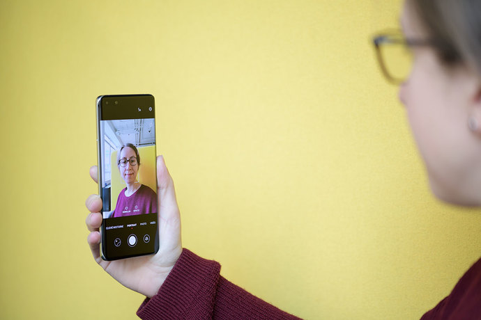 2. Huawei P40 Pro (32 MP Ön Kamera)