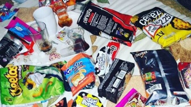 Abur cubur yiyen insan hala çocuk mudur?