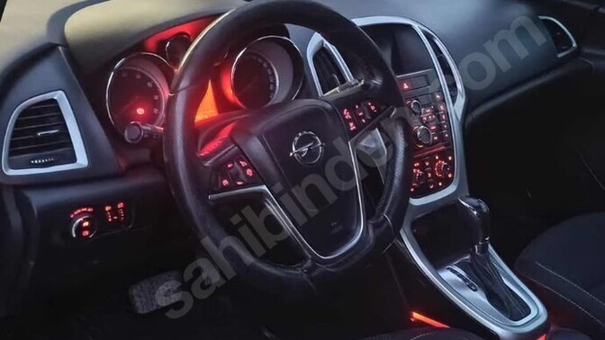 Hangi arabanın iç tasarımını dizaynı çok beğeniyorsunuz?