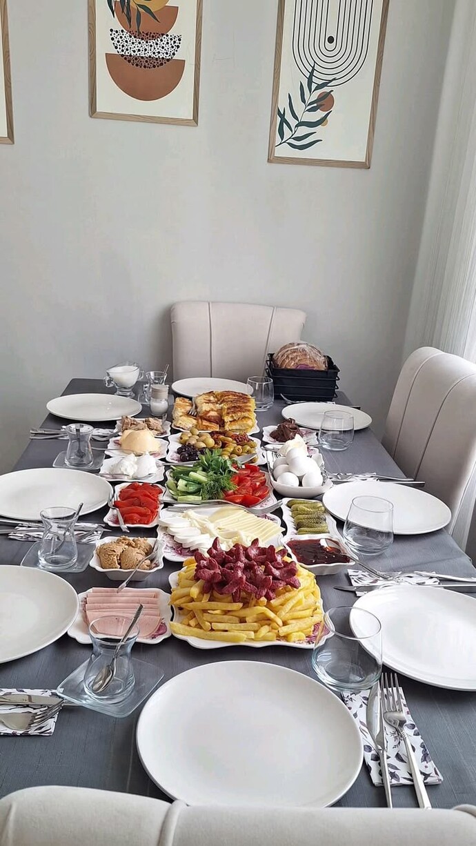 Anneannem ve Teyzem bayram sabahı biz geliyoruz diye kahvaltı hazırlamış nasıl sizce?