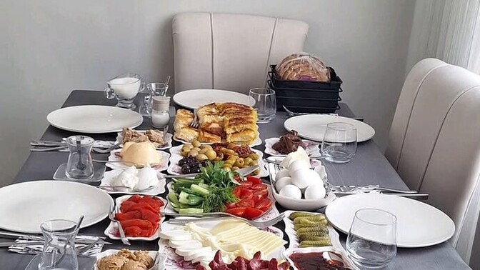 Anneannem ve Teyzem bayram sabahı biz geliyoruz diye kahvaltı hazırlamış nasıl sizce?