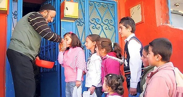 Bayramda şeker toplamaya gittin mi hiç?