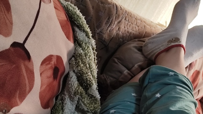 Sonunda şöyle ayaklarımı uzatıp dinlenecek vakit buldum, sizce bu çoraplarla flört bulma şansım var mı?🤭🤭?