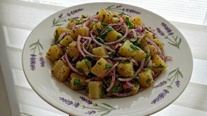 Patates salatasını klasik mi seviyorsun yoksa yaratıcı tariflerle mi hazırlıyorsun?