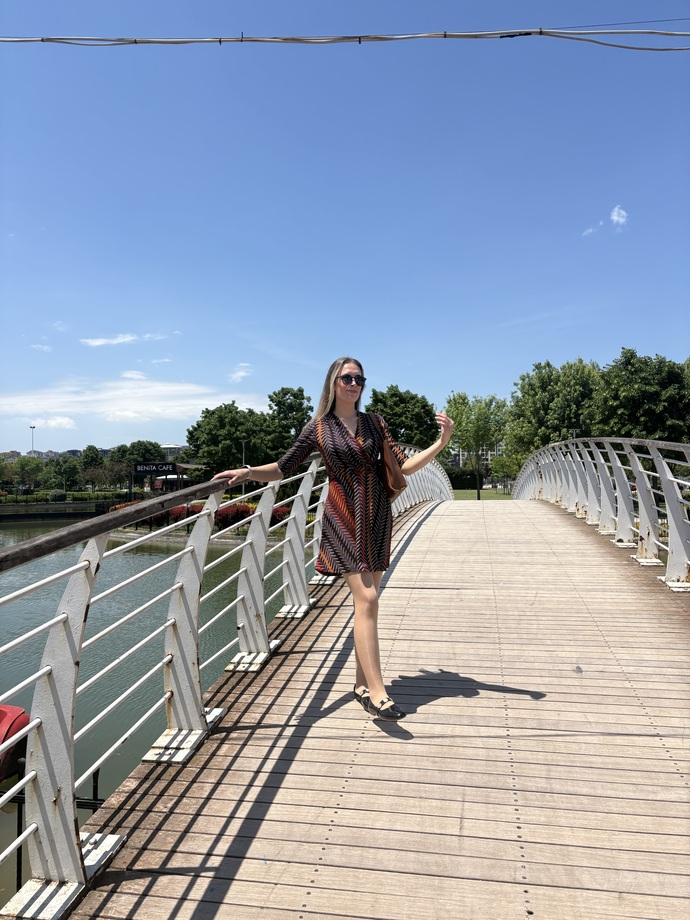 Bu elbise üzerimde kötü mü durmuş, yoksa ben mi abartıyorum?