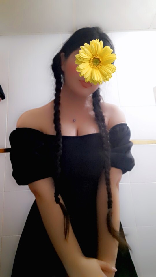 Bayram kombini için siyah elbise seçemiyorum, iki model arasında kaldım ne yapmalıyım?