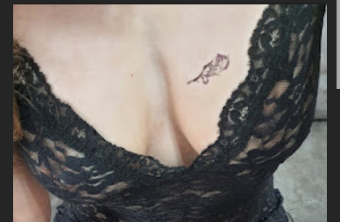 Göğüs üstüne dövme yaptırır mısınız, estetik mi yoksa pişmanlık mı olur?