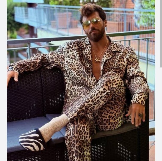 Erkeklerde leopar desenli kıyafet giymeli mi?