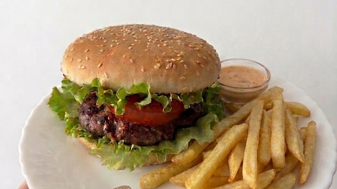 Siz et burgerci misiniz yoksa tavuk burgerci mi, hangisi damak tadınıza daha çok uyuyor?