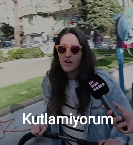 Hala kablolu kulaklık kullanan var mı?