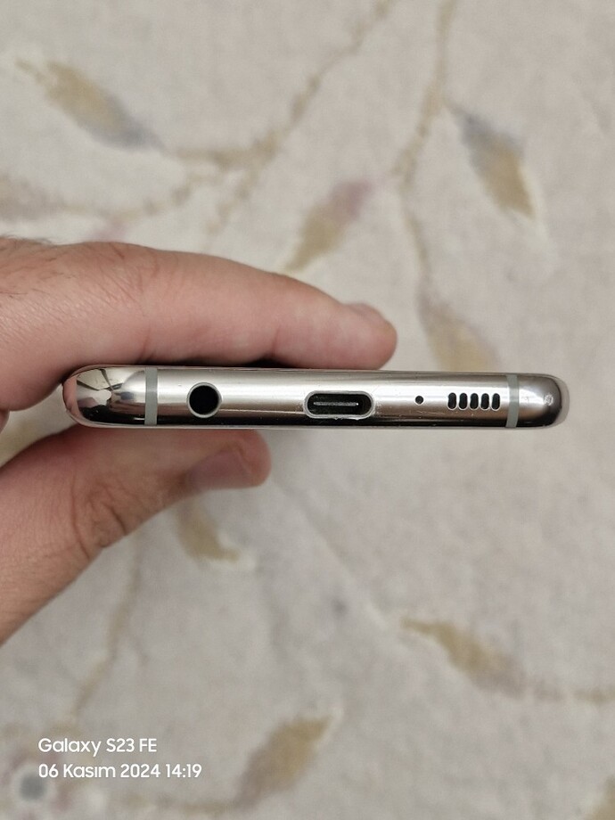 Hala kablolu kulaklık kullanan var mı?