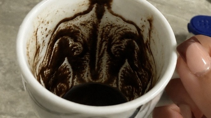 Falımda erkek silüeti gören tek ben miyim☕️?