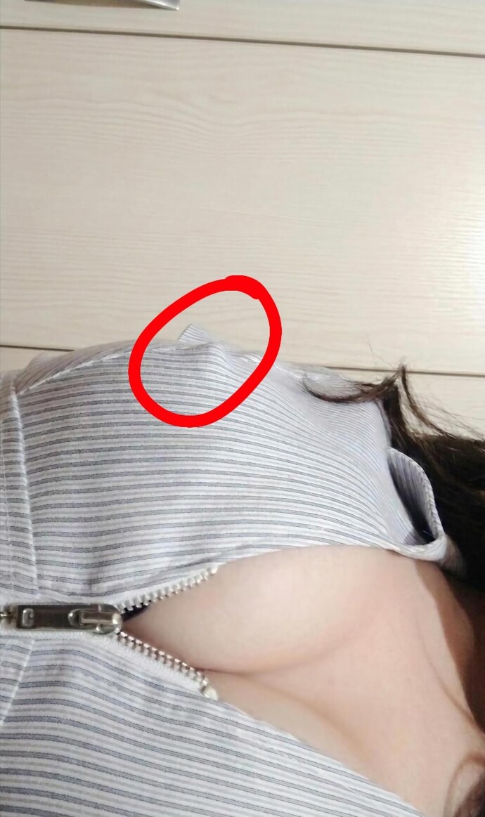 Kıyafetlerden meme ucunun görünmesi garip karşılanır mı?