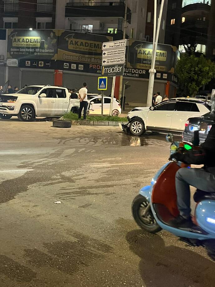 İki dk dondurma almaya çıkayım dedim yaya, kaza oldu 🥹