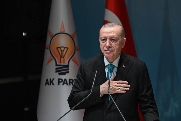 AKP 2033 yılına kadar başta kalmaya devam edecek gibi geliyor. Sizcede öyle değil mi?