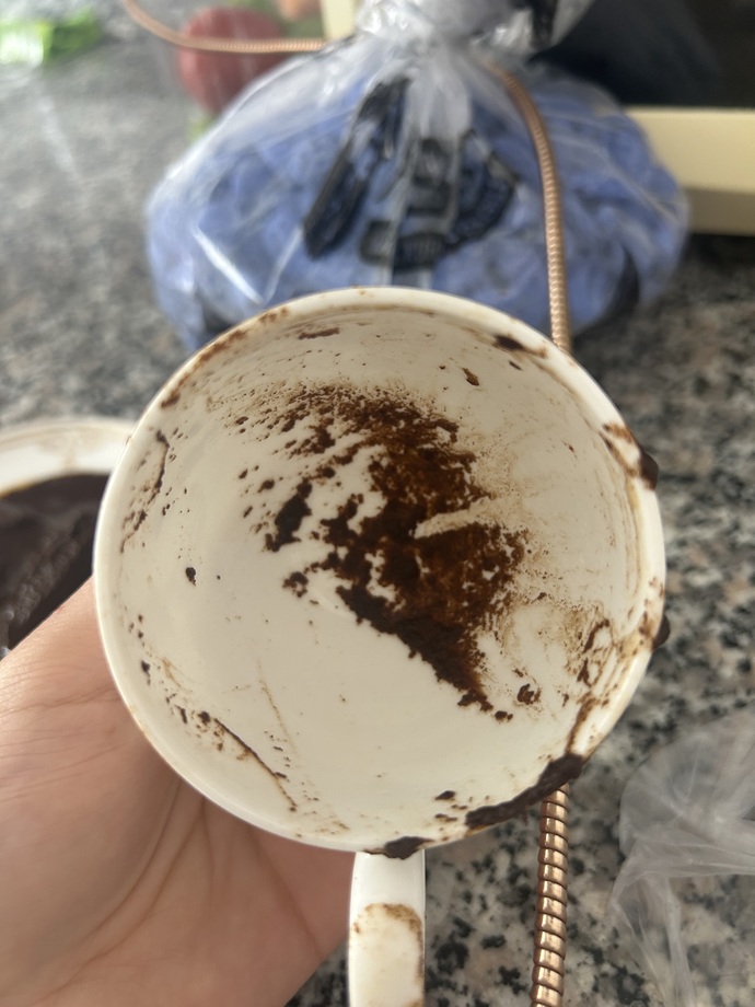 adamla kadın birbirine bakıyor gibi gördüm