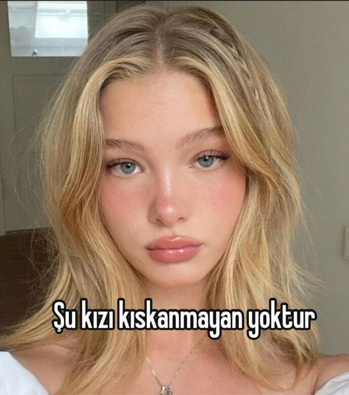 Sizde bu kızın güzelliğini kıskanıyor musunuz?