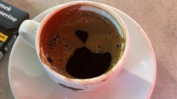 Kimlere akşam kahvesi ısmarlayayım?