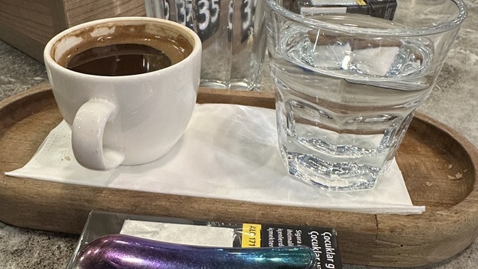 Kahve içmeyi dışarıda en yakın arkadaşlarınızla mı daha çok seversiniz yoksa evde tek başınıza mı?