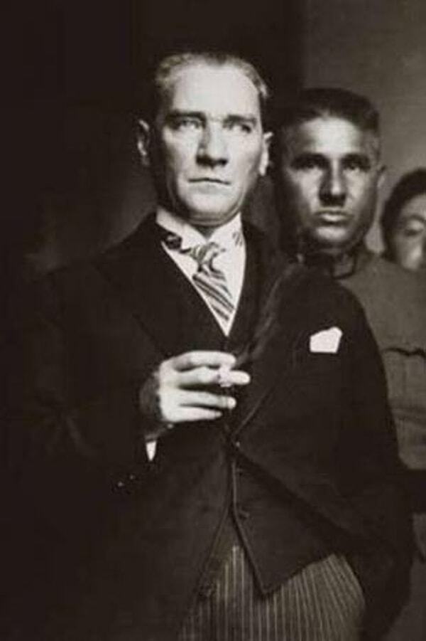 Başbuğ Mustafa Kemal Atatürkün eceliyle mi öldüğünü düşünüyorsunuz yoksa hastalığını hızlandırarak öldürdüklerini mi?
