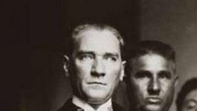 Başbuğ Mustafa Kemal Atatürk'ün eceliyle mi öldüğünü düşünüyorsunuz yoksa hastalığını hızlandırarak öldürdüklerini mi?
