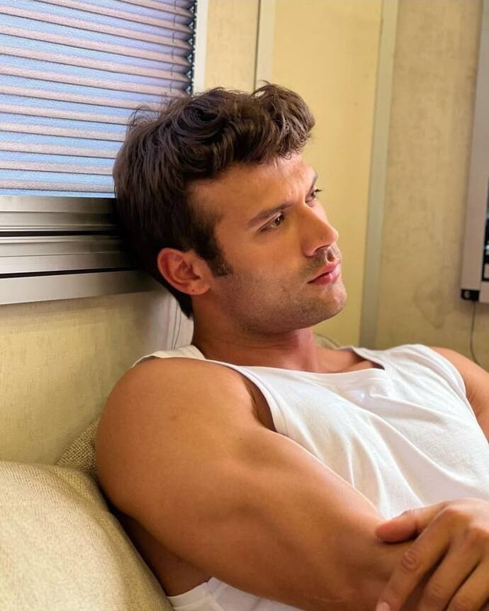 Caner Topçu mu Kenan Yıldız mı daha yakışıklı?