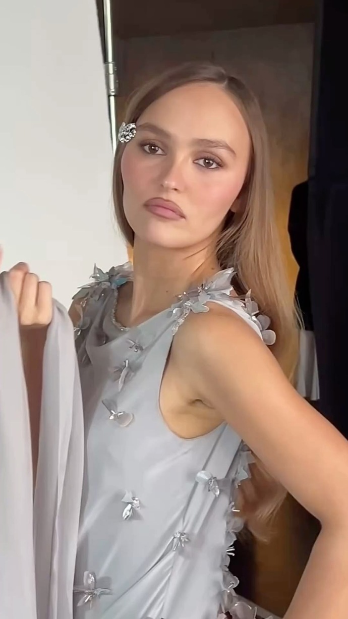 Bu kız Adriana limadan daha mı güzel sizce?