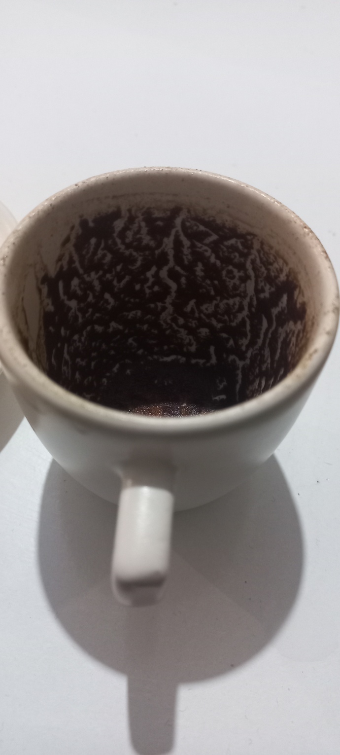 Aşklarım, bi falima bakar misiniz? Evet, ne cikiyor ki bu fincanda hiim?