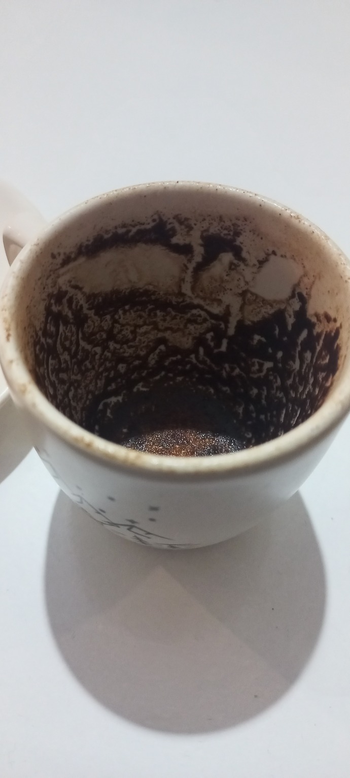 Aşklarım, bi falima bakar misiniz? Evet, ne cikiyor ki bu fincanda hiim?
