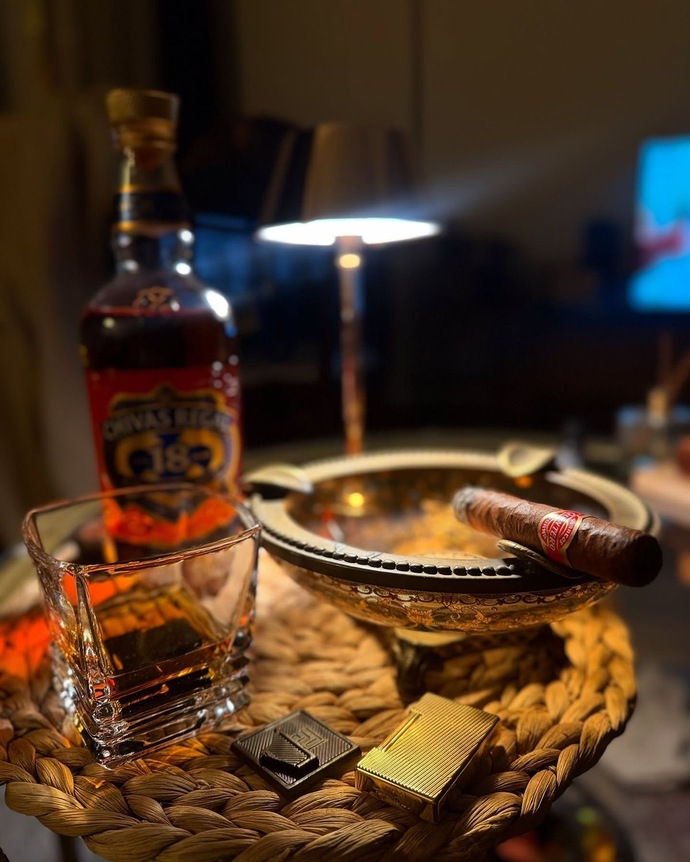 insan yarım kalmaz azizim. yarım bırakılır, yarı yolda bırakılır, yaralı bırakılır 🚬 🥃