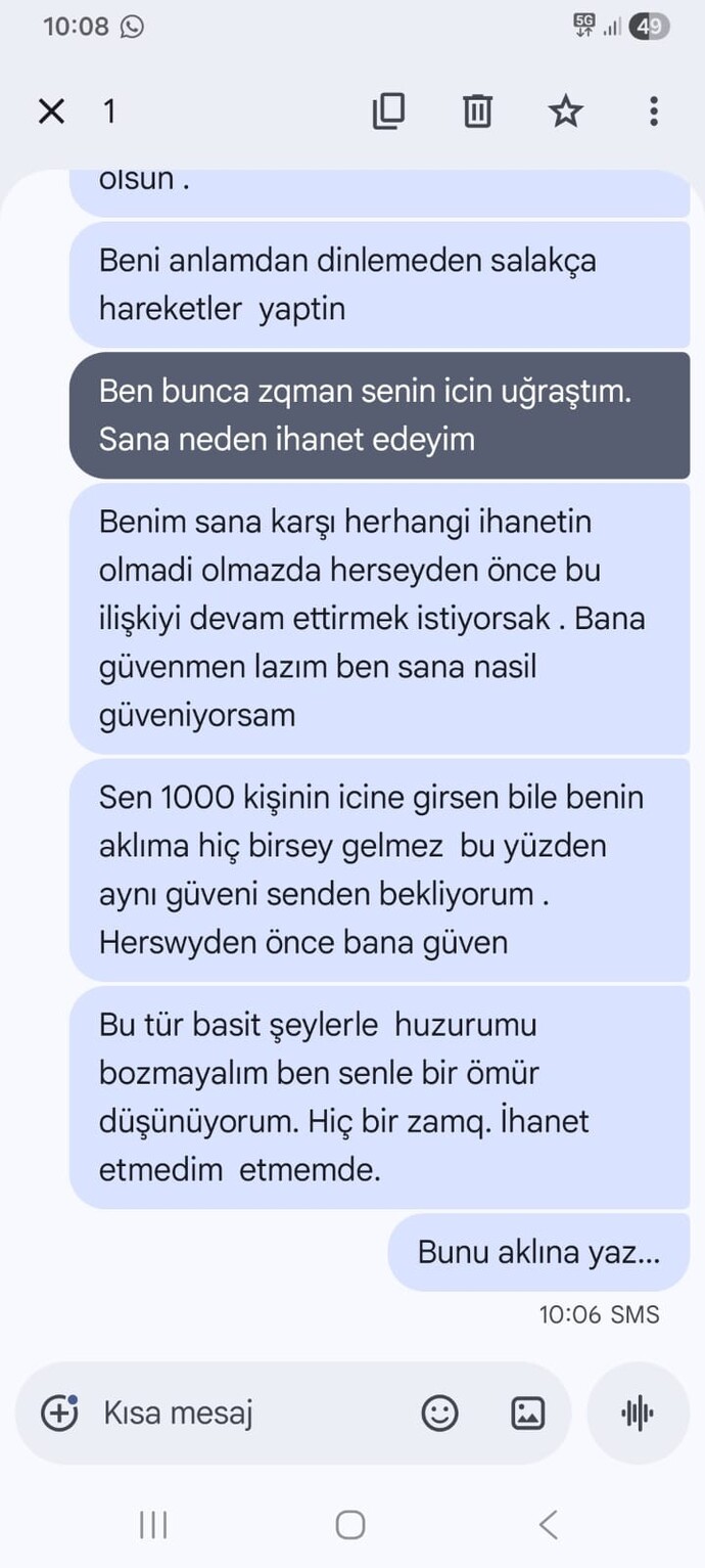 Sevgilim beni yurda bırakırken yolda iki kız vardı birisi mini etekliydi onlara bi kaç kez baktı beni bıraktı direk o yola gitti?