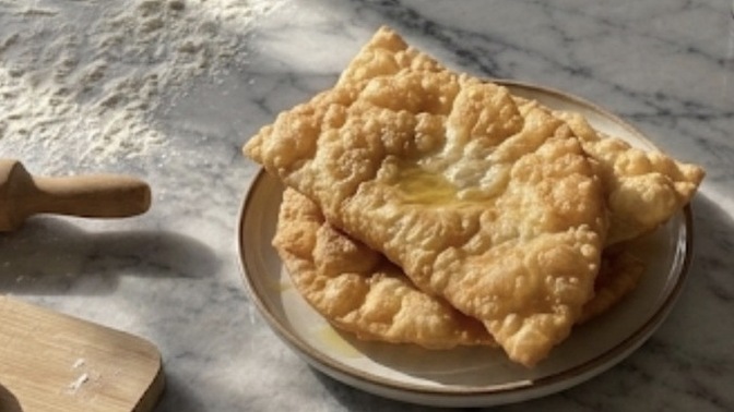 Bu akşam ki menü belli, çiğ börek sever misiniz? Hangi böreği tercih ediyorsunuz?