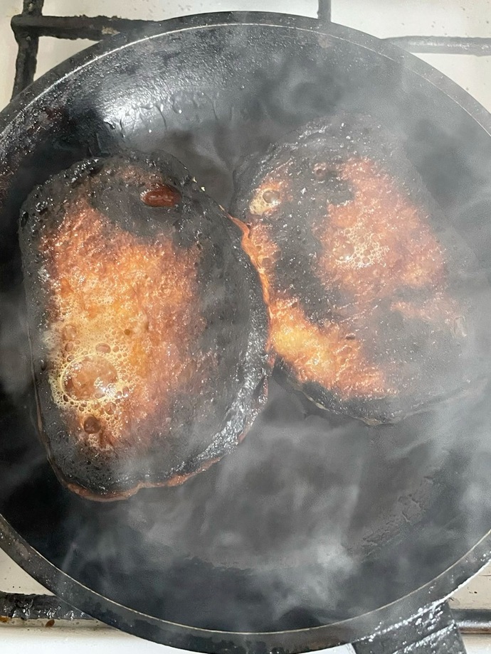 Bugün kahvaltıya kimler geliyor😋 yumurtalı ekmek sever misiniz?