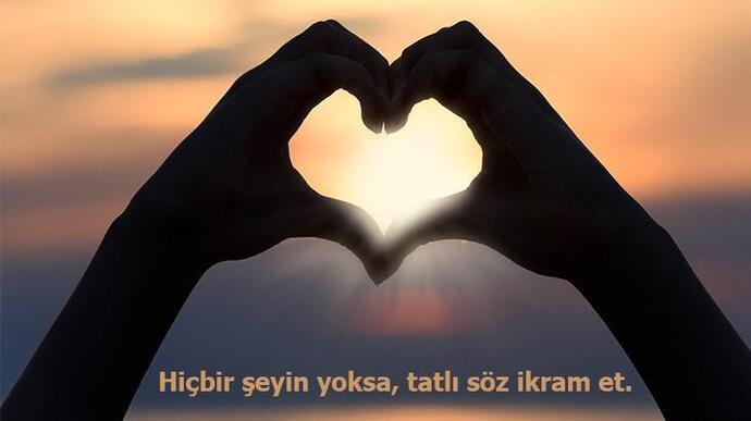 Tatlı söz yılanı deliğinden mi çıkarır, yoksa soytarıyı kral mı eder?