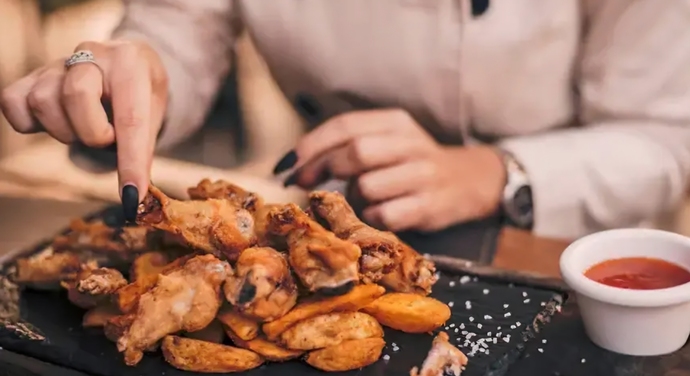 El ile yemek yer misin?